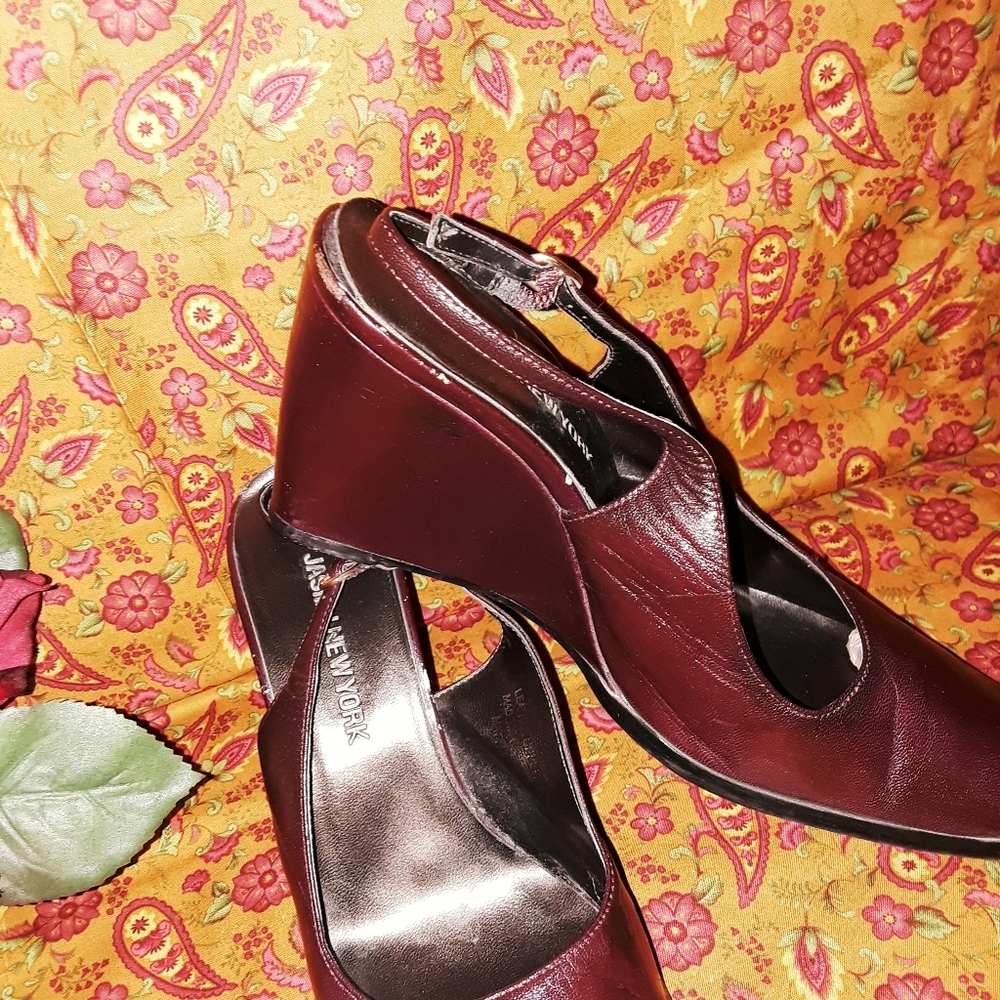 Jasmin NY Brown Wedges.